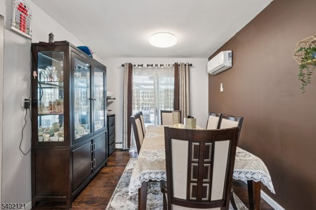 41 Pinetree Dr, Sayreville Boro, NJ 08859