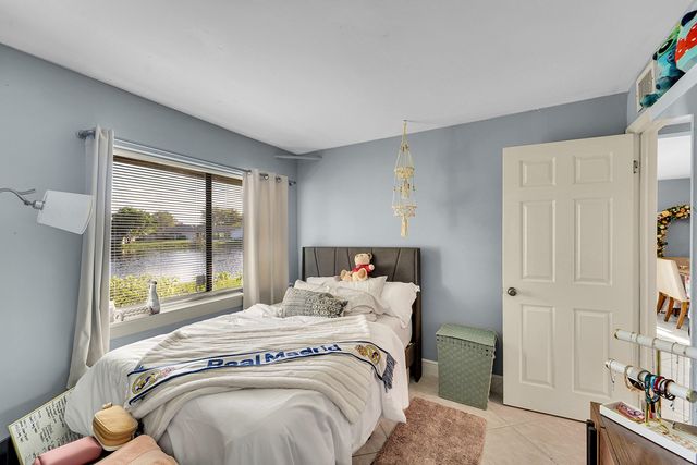 261 WIMBLEDON LAKE Drive, Plantation, FL 33324