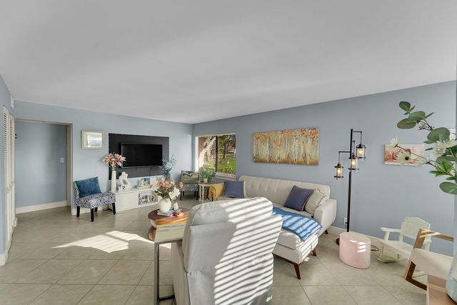 261 WIMBLEDON LAKE Drive, Plantation, FL 33324