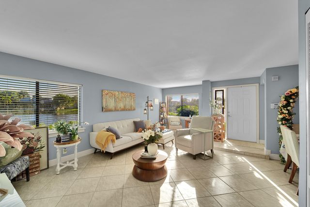 261 WIMBLEDON LAKE Drive, Plantation, FL 33324