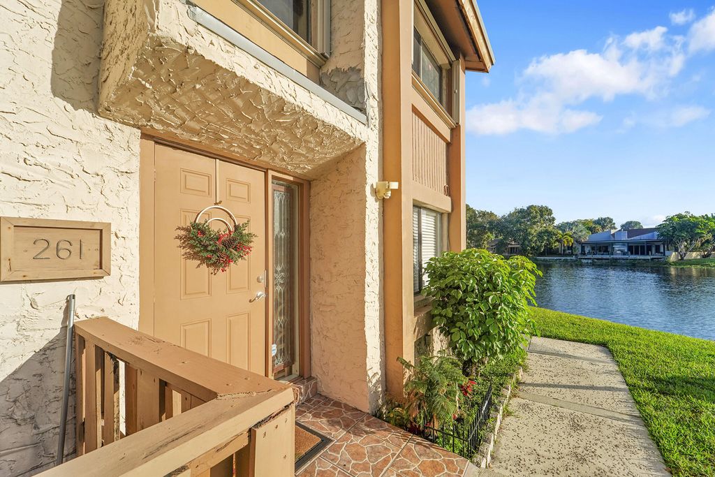 261 WIMBLEDON LAKE Drive, Plantation, FL 33324