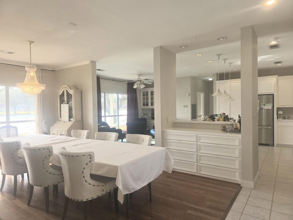 Image 14 of property listing at 802 San Marino Street, Sugar Land, TX 77478