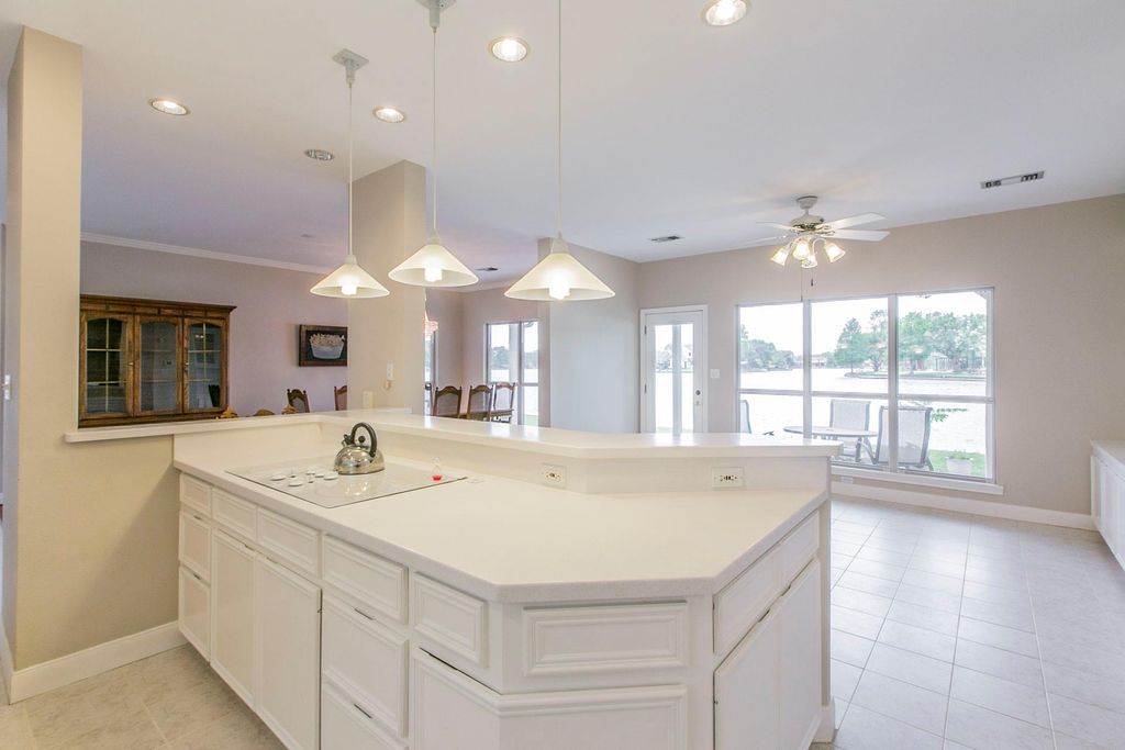 Image 15 of property listing at 802 San Marino Street, Sugar Land, TX 77478