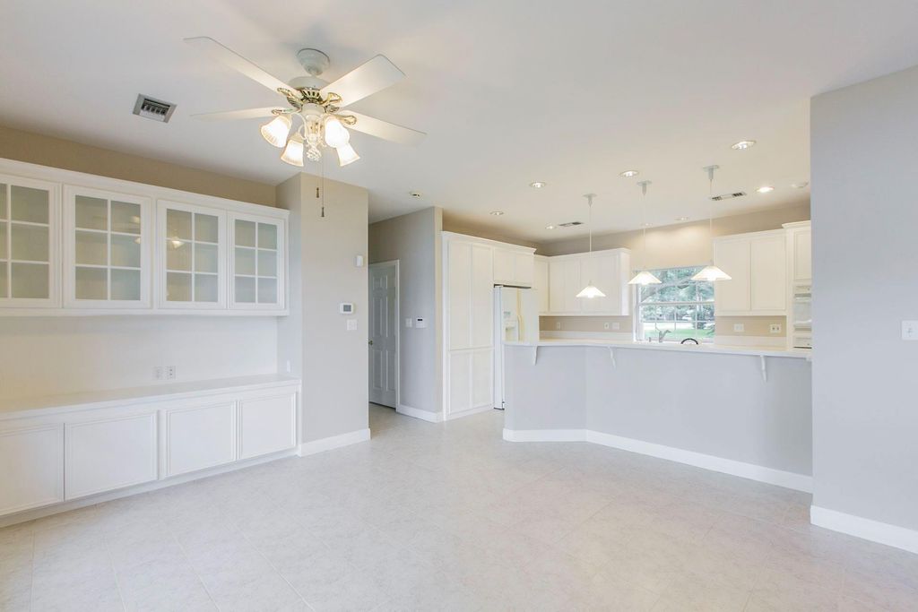 Image 17 of property listing at 802 San Marino Street, Sugar Land, TX 77478