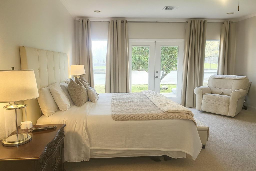 Image 19 of property listing at 802 San Marino Street, Sugar Land, TX 77478