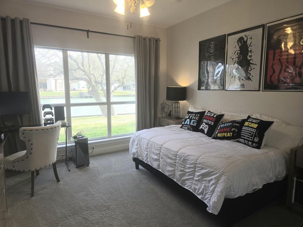 Image 20 of property listing at 802 San Marino Street, Sugar Land, TX 77478