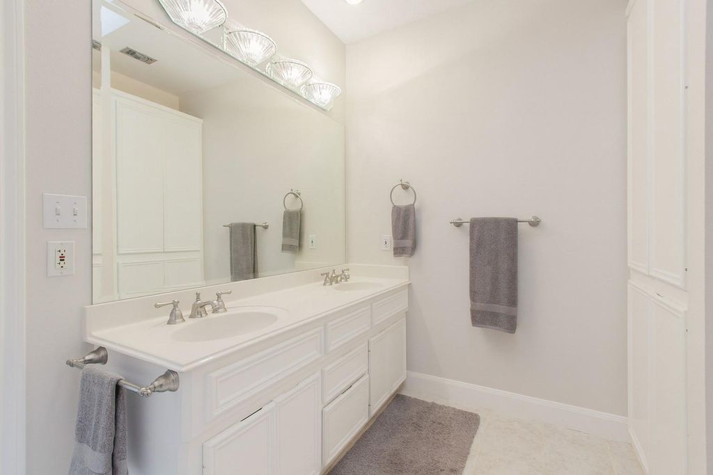 Image 22 of property listing at 802 San Marino Street, Sugar Land, TX 77478
