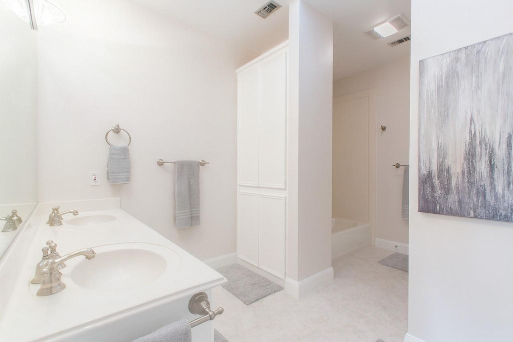 Image 23 of property listing at 802 San Marino Street, Sugar Land, TX 77478