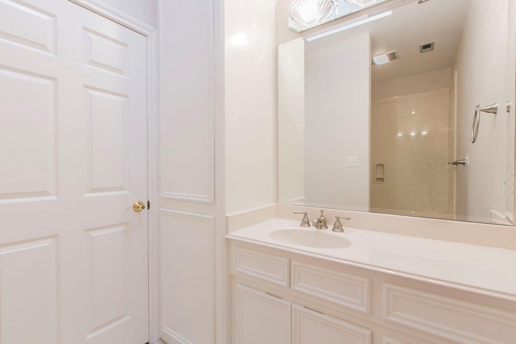 Image 24 of property listing at 802 San Marino Street, Sugar Land, TX 77478