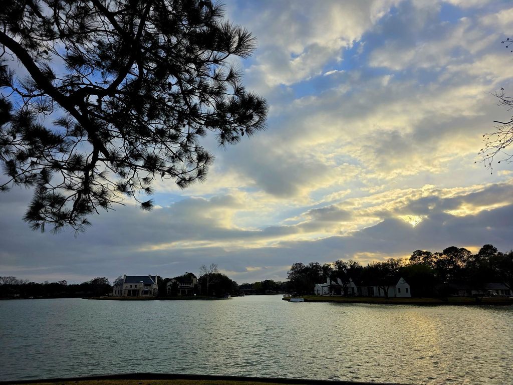 Image 30 of property listing at 802 San Marino Street, Sugar Land, TX 77478