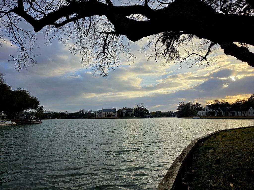 Image 31 of property listing at 802 San Marino Street, Sugar Land, TX 77478