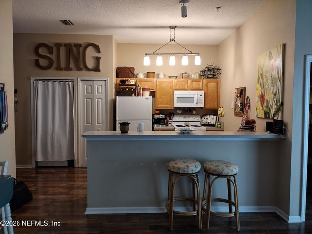 6093 MAGGIES Circle 103, Jacksonville, FL 32244