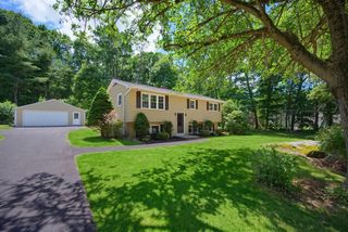 385 River Rd, Uxbridge, MA 01569