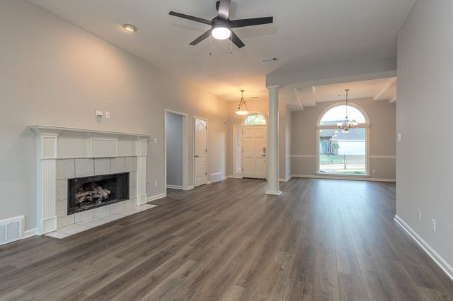7483 MULLIGAN LN, Cordova, TN 38018