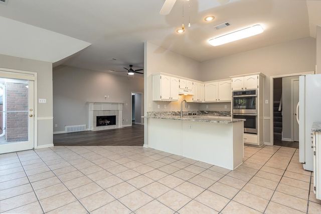 7483 MULLIGAN LN, Cordova, TN 38018