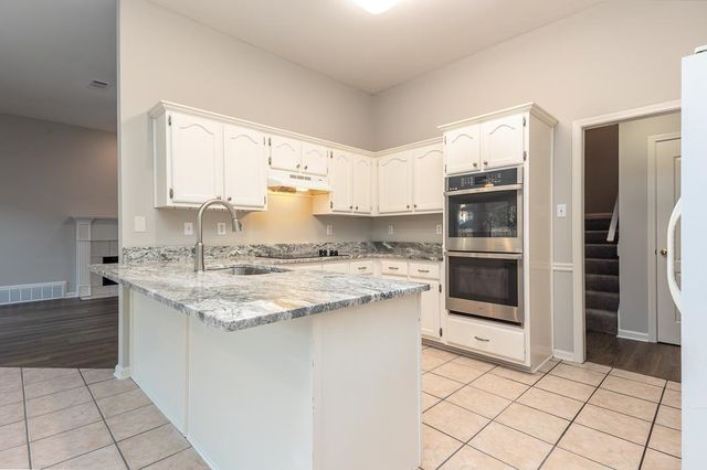 7483 MULLIGAN LN, Cordova, TN 38018