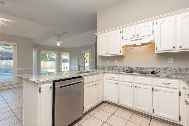 7483 MULLIGAN LN, Cordova, TN 38018