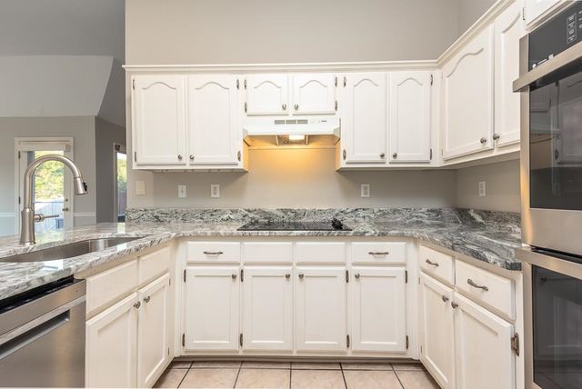 7483 MULLIGAN LN, Cordova, TN 38018