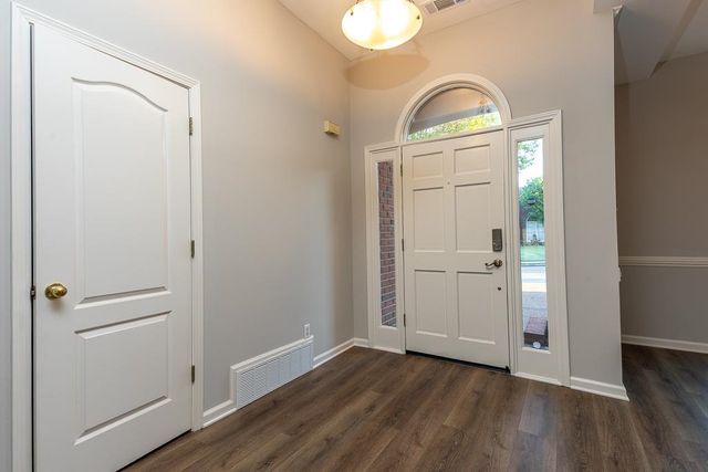 7483 MULLIGAN LN, Cordova, TN 38018