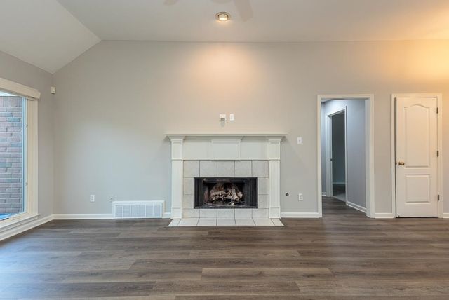7483 MULLIGAN LN, Cordova, TN 38018
