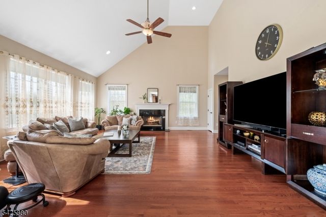 5 Rigger Ct, Hillsborough Twp., NJ 08844