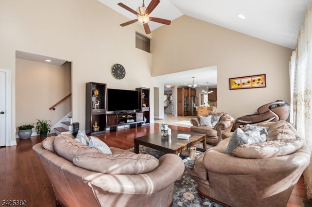 5 Rigger Ct, Hillsborough Twp., NJ 08844