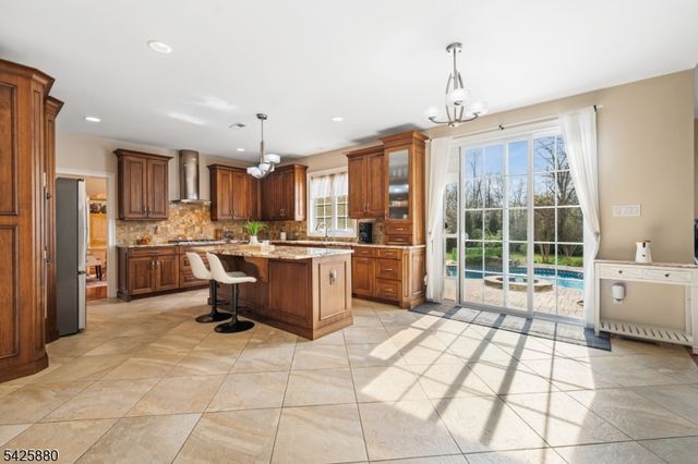 5 Rigger Ct, Hillsborough Twp., NJ 08844