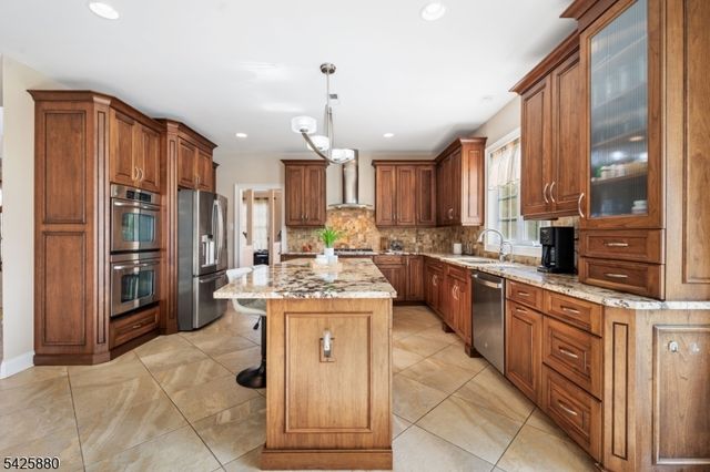 5 Rigger Ct, Hillsborough Twp., NJ 08844