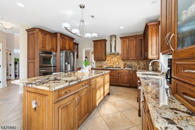 5 Rigger Ct, Hillsborough Twp., NJ 08844