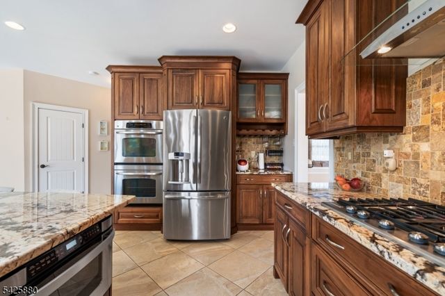 5 Rigger Ct, Hillsborough Twp., NJ 08844