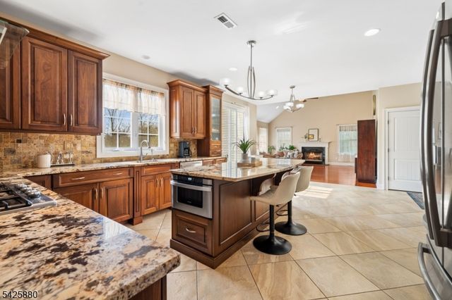 5 Rigger Ct, Hillsborough Twp., NJ 08844