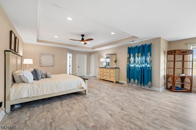 5 Rigger Ct, Hillsborough Twp., NJ 08844