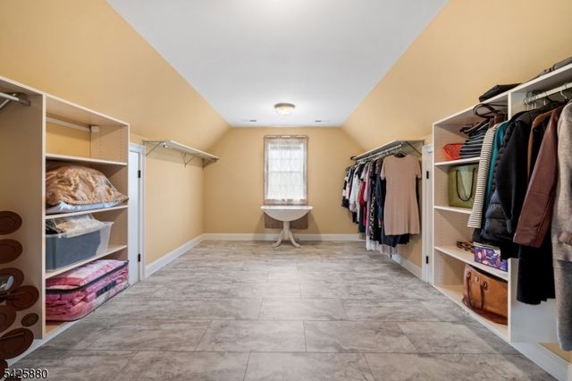 5 Rigger Ct, Hillsborough Twp., NJ 08844