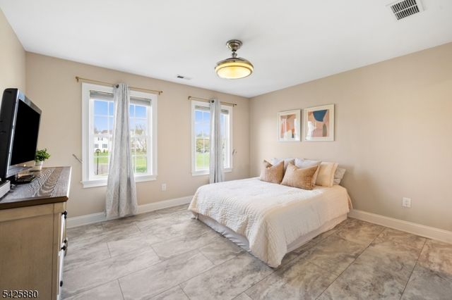 5 Rigger Ct, Hillsborough Twp., NJ 08844