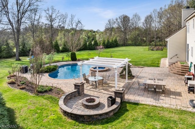 5 Rigger Ct, Hillsborough Twp., NJ 08844