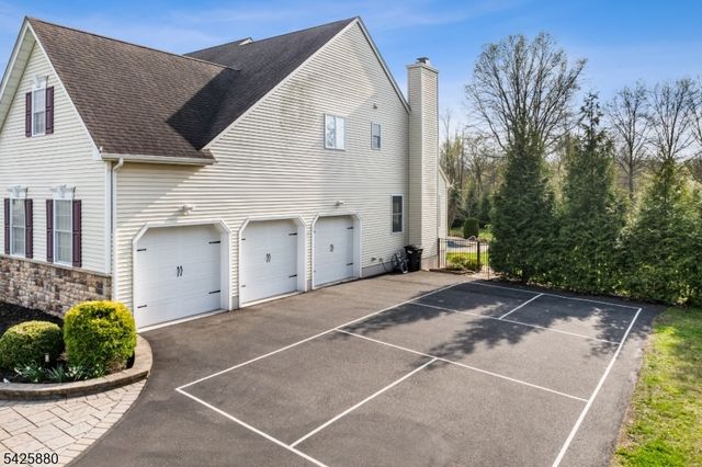 5 Rigger Ct, Hillsborough Twp., NJ 08844