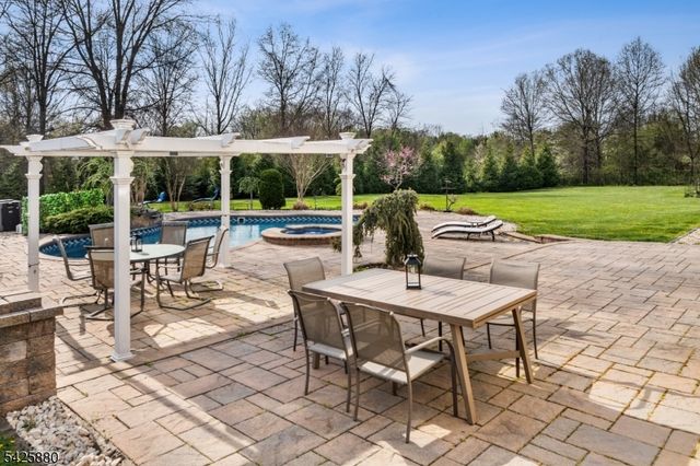 5 Rigger Ct, Hillsborough Twp., NJ 08844