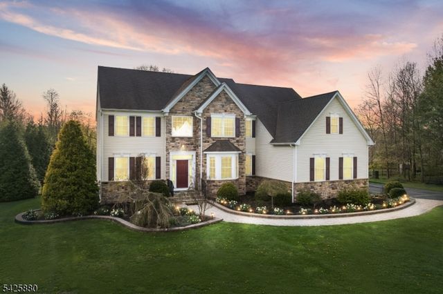 5 Rigger Ct, Hillsborough Twp., NJ 08844