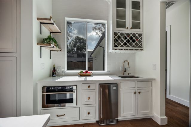 6422 Walnut Hill Lane, Dallas, TX 75230