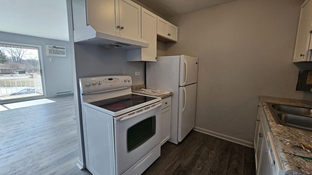 850 E Old Willow Road 218, Prospect Heights, IL 60070