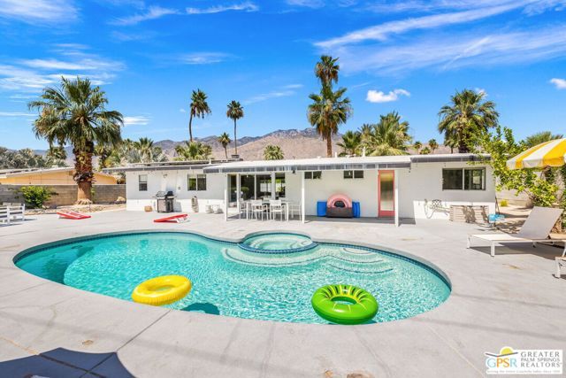 242 Cerritos Drive, Palm Springs, CA 92262
