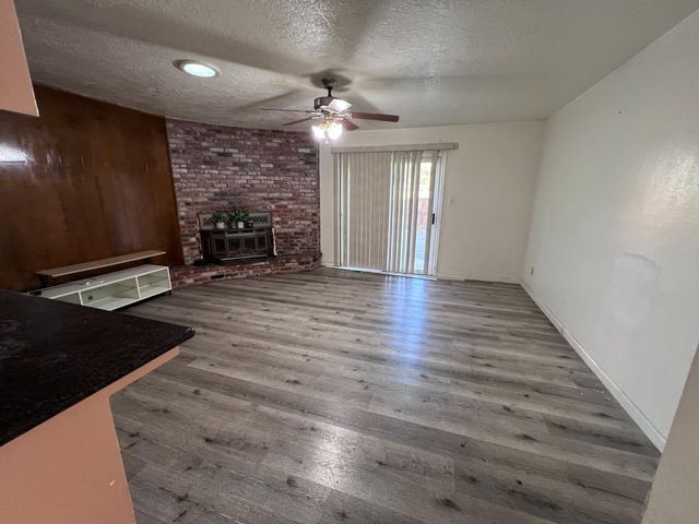 6811 Bowling Dr, Sacramento, CA 95823