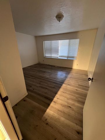 6811 Bowling Dr, Sacramento, CA 95823