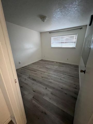 6811 Bowling Dr, Sacramento, CA 95823