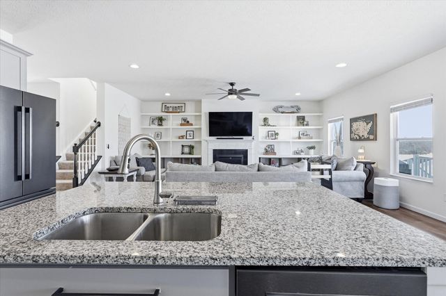 528 Golden Pond Avenue, Johnstown, OH 43031