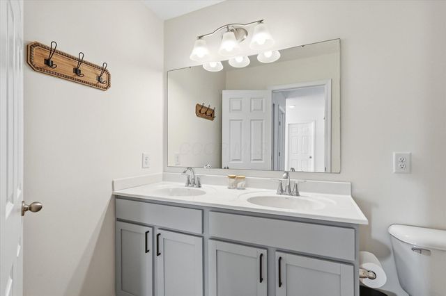 528 Golden Pond Avenue, Johnstown, OH 43031