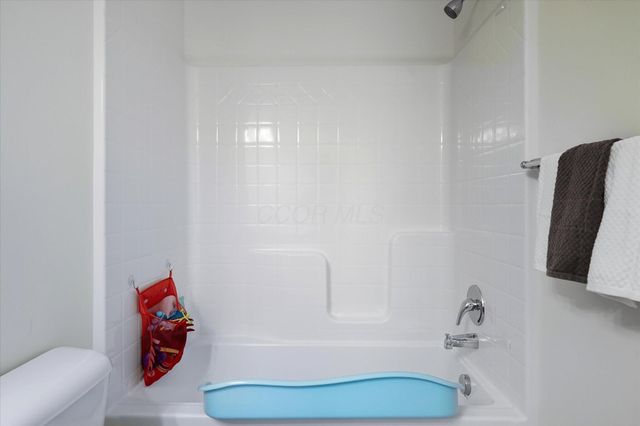 528 Golden Pond Avenue, Johnstown, OH 43031