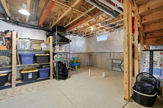 528 Golden Pond Avenue, Johnstown, OH 43031