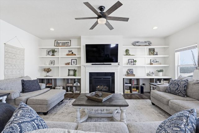 528 Golden Pond Avenue, Johnstown, OH 43031