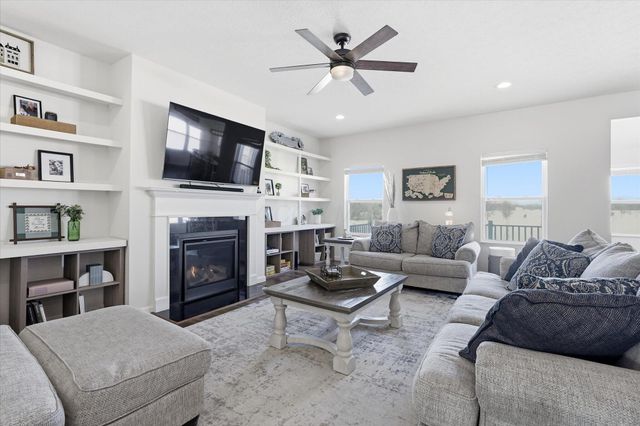 528 Golden Pond Avenue, Johnstown, OH 43031